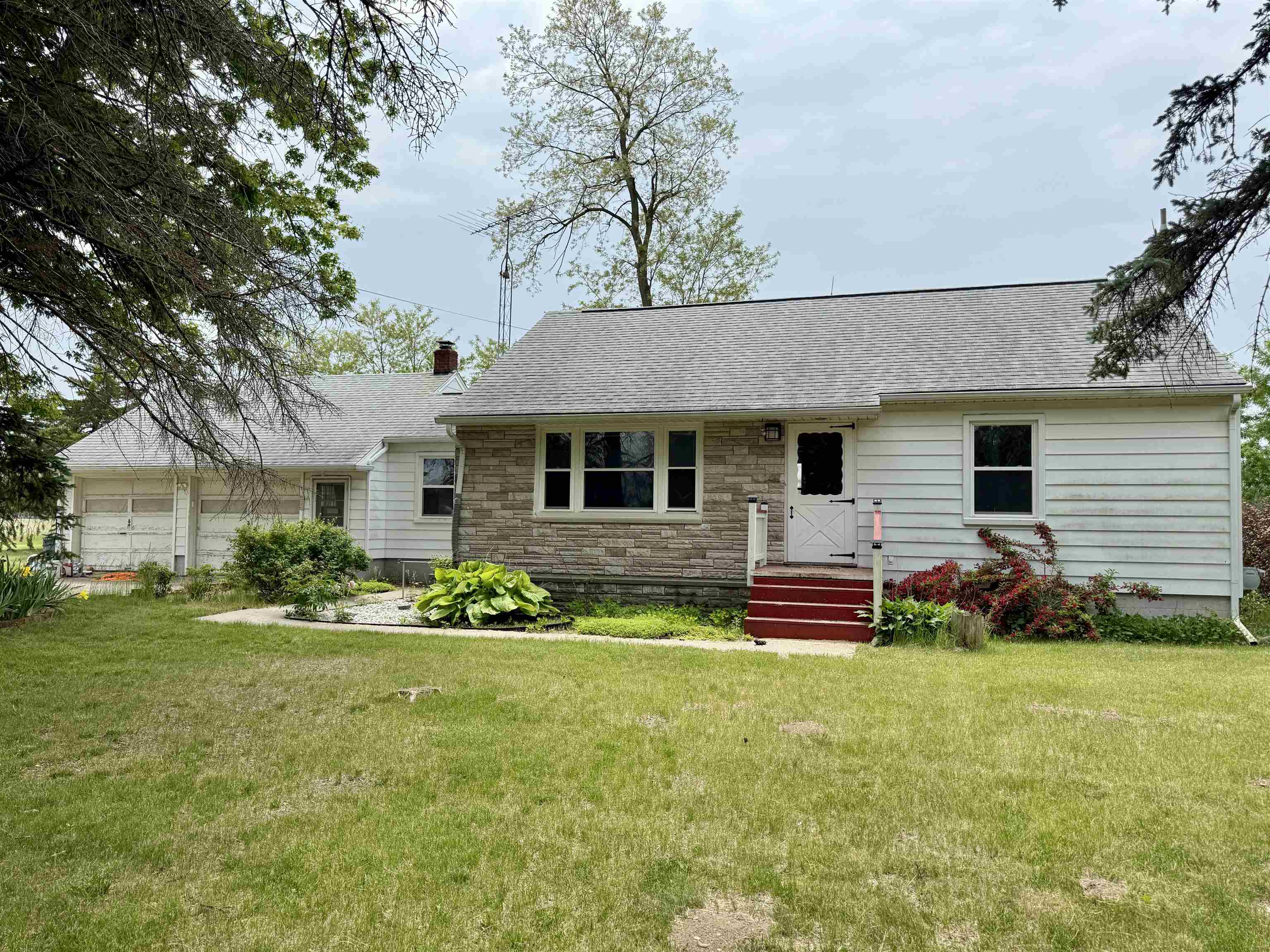 2428 East Burnside Road North Branch, MI 48461 - Photo 2 of 34