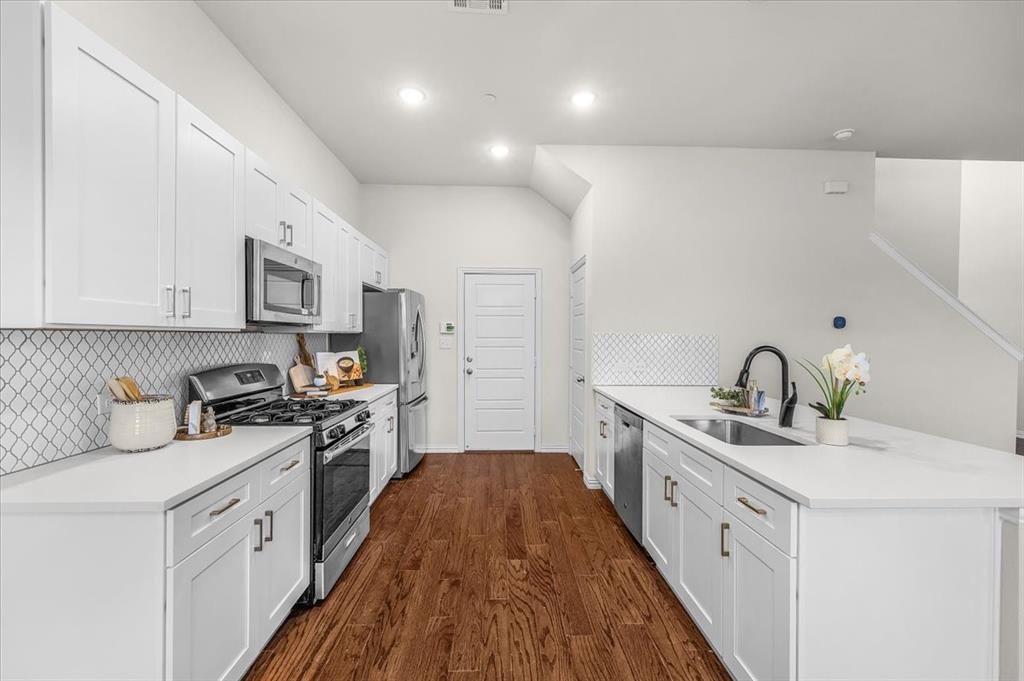 2000 Bethlehem Street Irving, TX 75061 - Photo 15 of 37