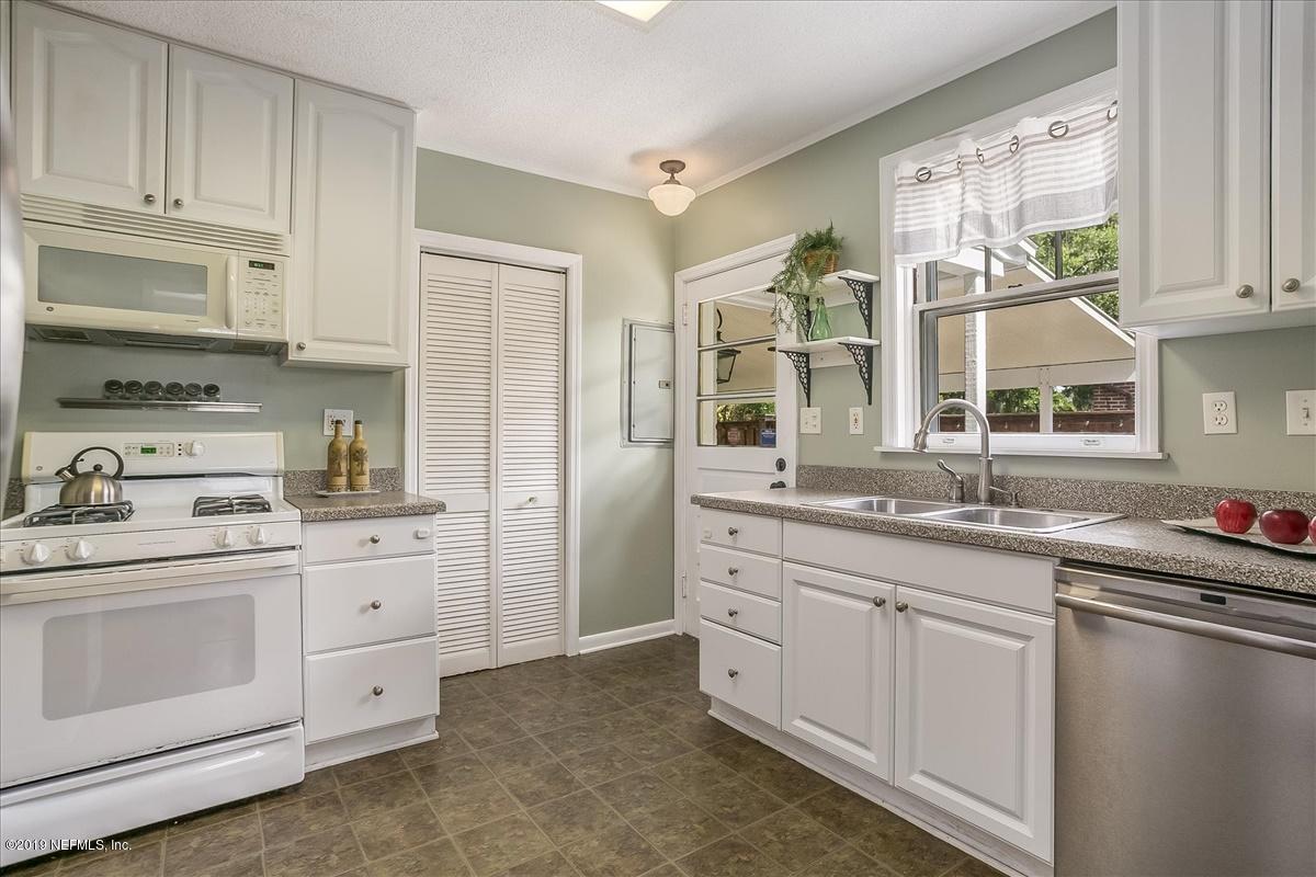 1660 Mayview Road Jacksonville, FL 32210 - Photo 9 of 20 10-Kitchen