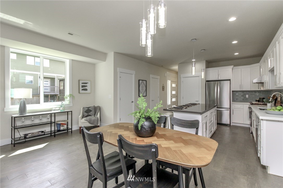 10406 2nd Place Southwest Seattle, WA 98146 - Photo 11 of 38