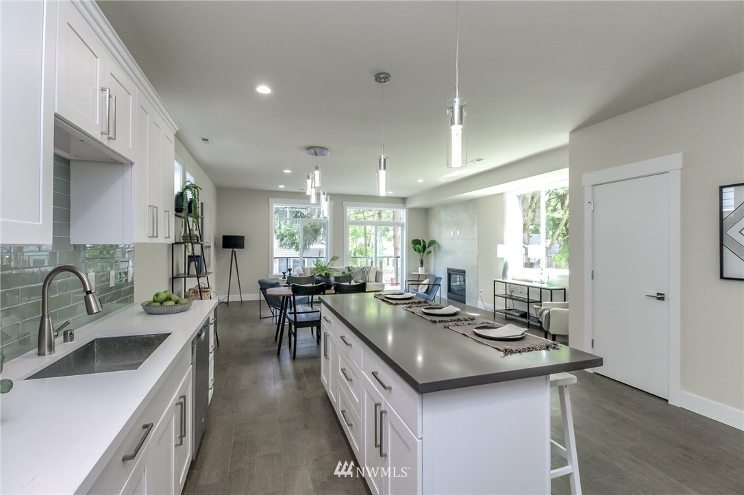 10406 2nd Place Southwest Seattle, WA 98146 - Photo 12 of 38