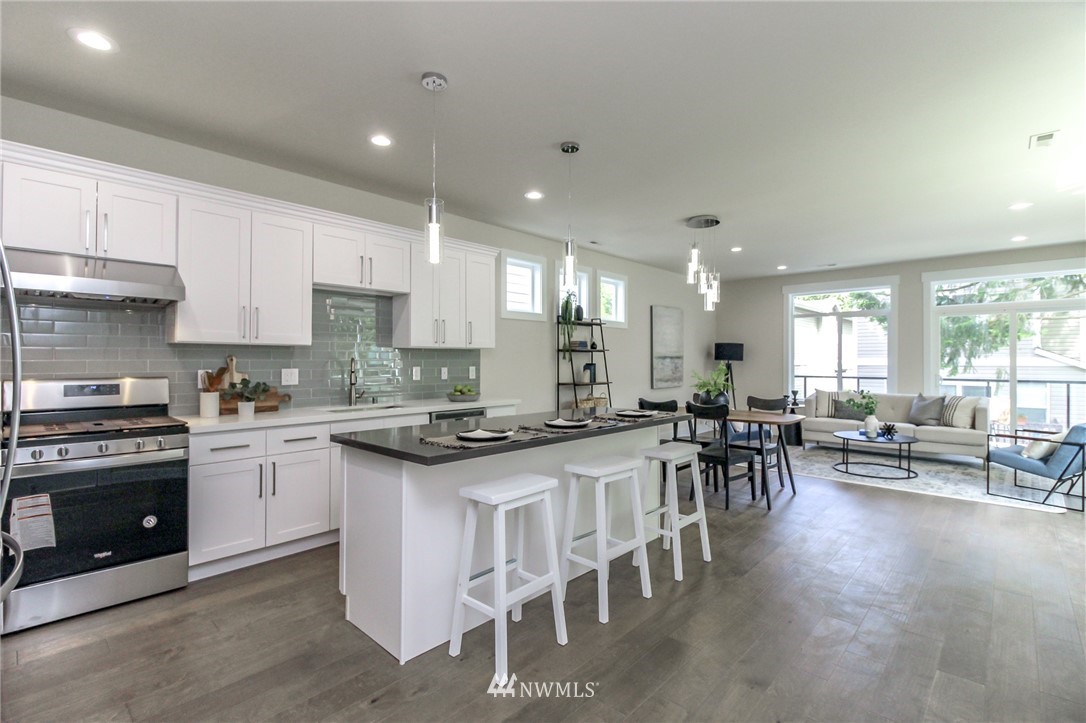 10406 2nd Place Southwest Seattle, WA 98146 - Photo 13 of 38