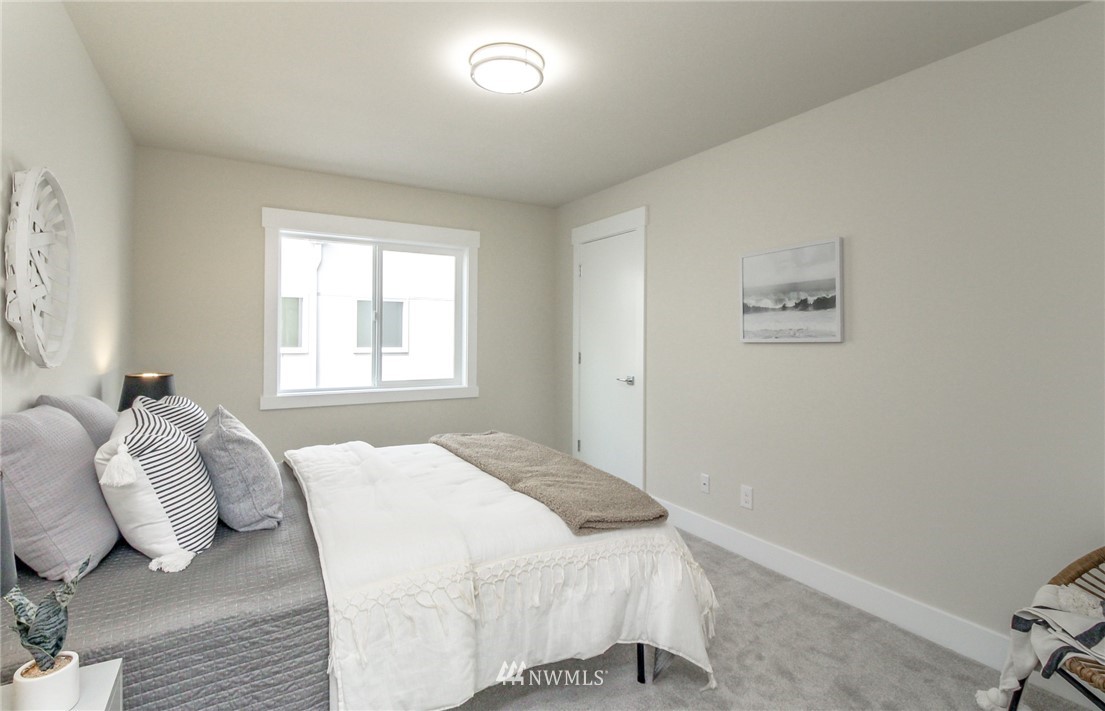 10406 2nd Place Southwest Seattle, WA 98146 - Photo 16 of 38