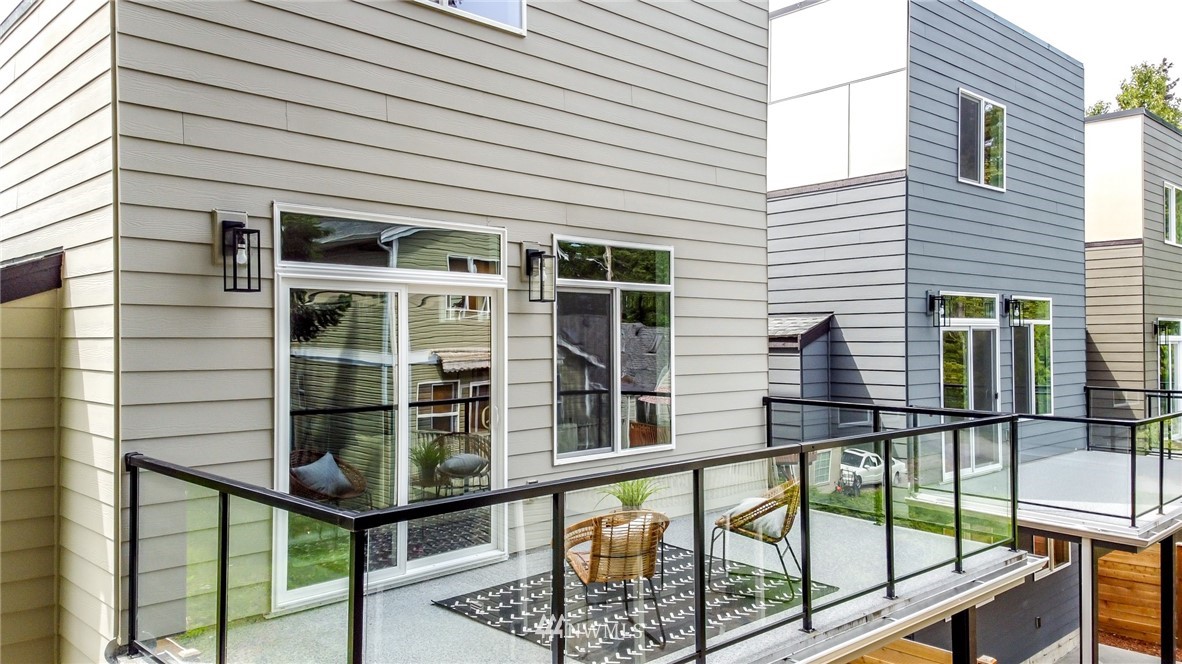 10406 2nd Place Southwest Seattle, WA 98146 - Photo 19 of 38