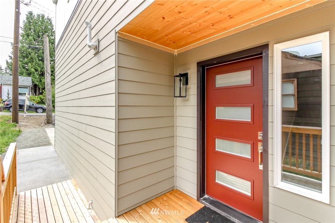 10406 2nd Place Southwest Seattle, WA 98146 - Photo 3 of 38