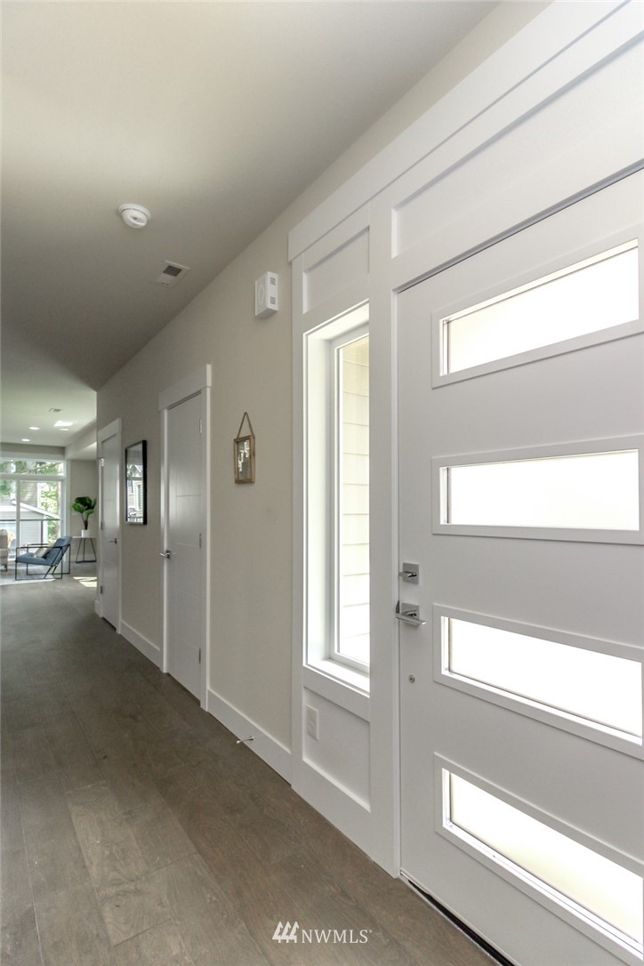 10406 2nd Place Southwest Seattle, WA 98146 - Photo 4 of 38