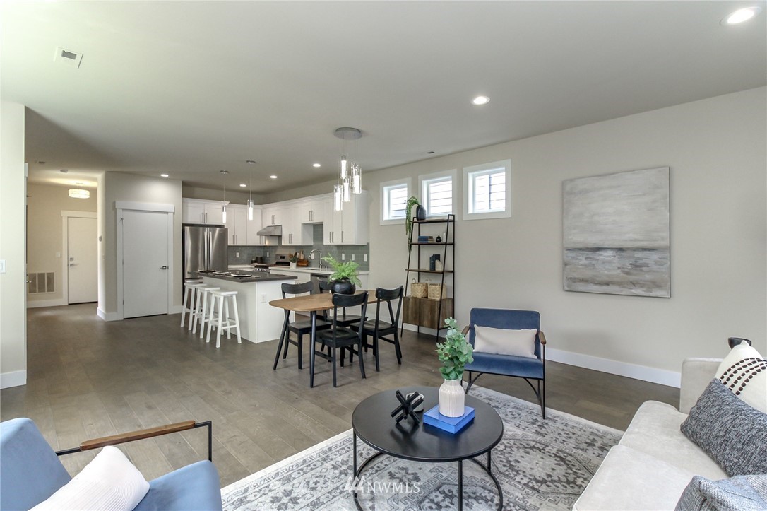 10406 2nd Place Southwest Seattle, WA 98146 - Photo 7 of 38