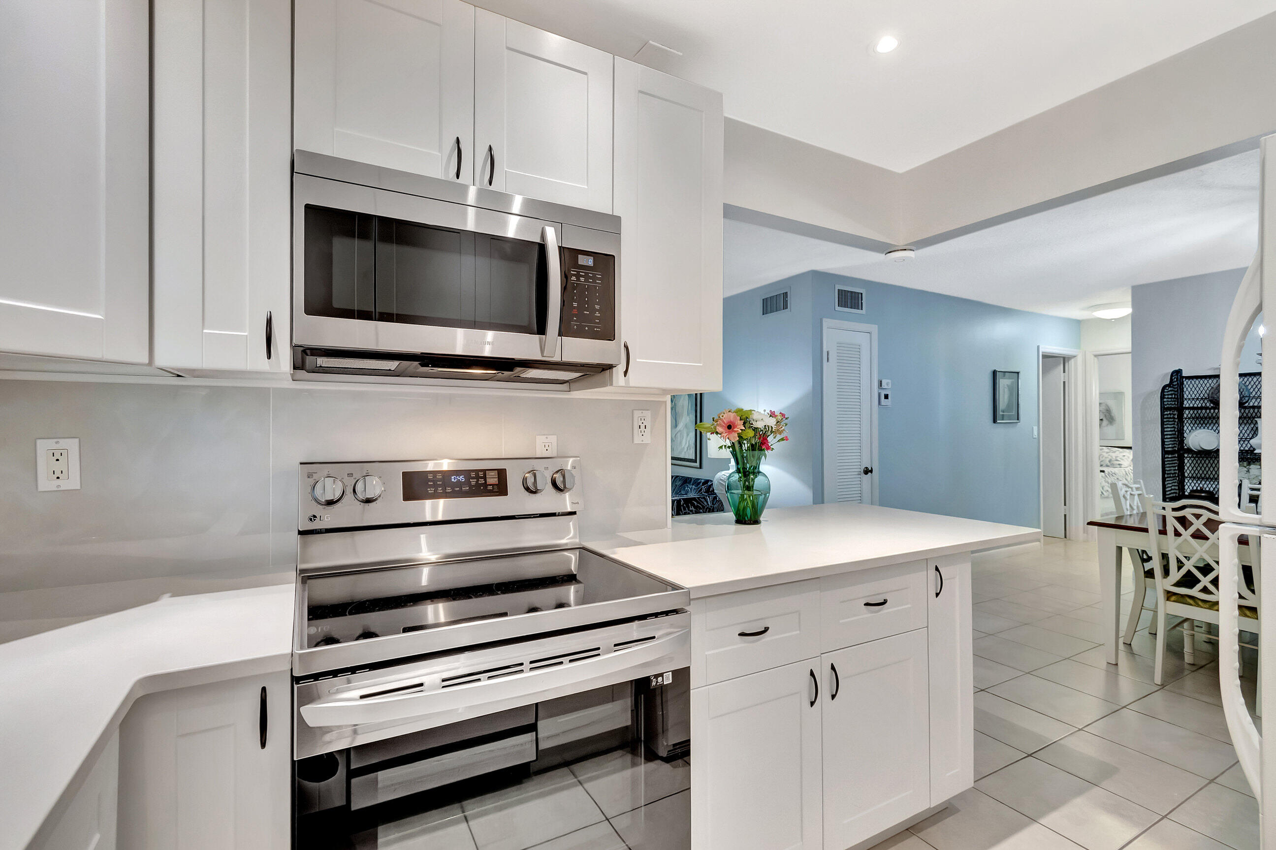 1301 Northwest 12th Avenue, Unit 412A Boca Raton, FL 33486 - Photo 13 of 49 DSC_6923