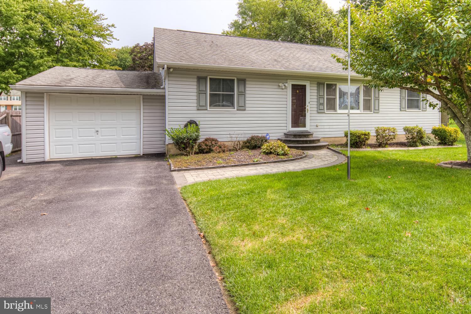 32 Robert Road New Castle, DE 19720 - Photo 1 of 24 Gallery Image 1