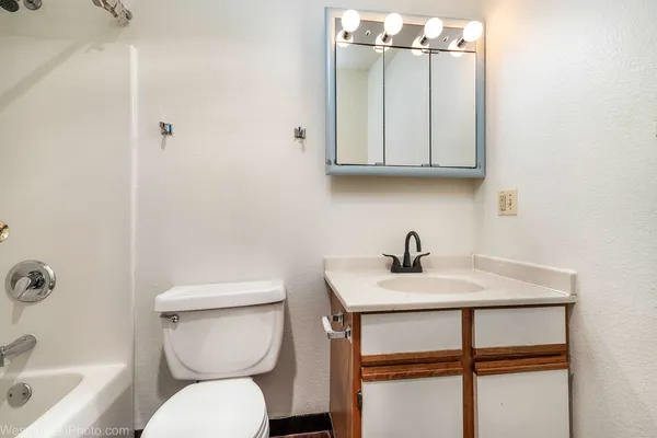 $1,190 | 3305 Sunset Avenue, Unit 126, Waukegan, IL 60087