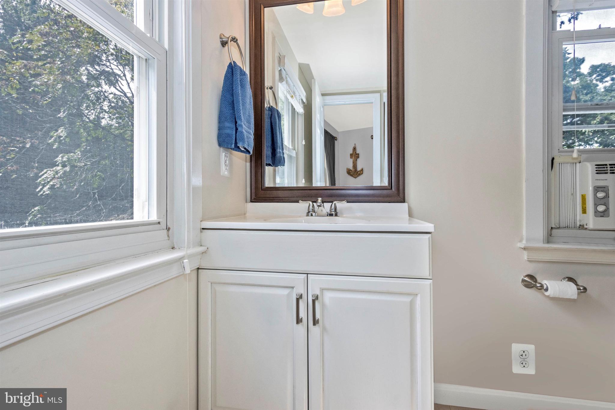 15123 Comus Road Clarksburg, MD 20871 - Photo 19 of 27 Second Updated Full Bath with Tub Shower Combo