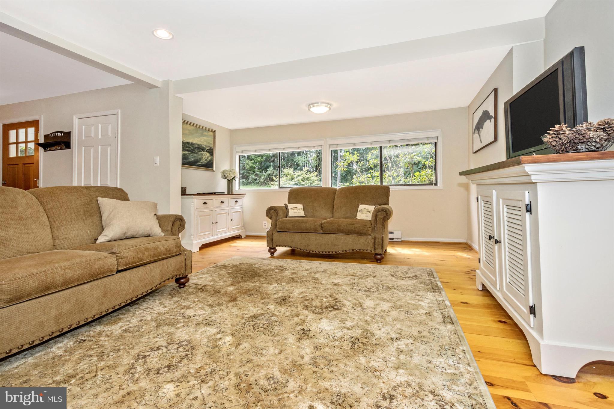 15123 Comus Road Clarksburg, MD 20871 - Photo 6 of 27 Lots of Windows and Natural Light
