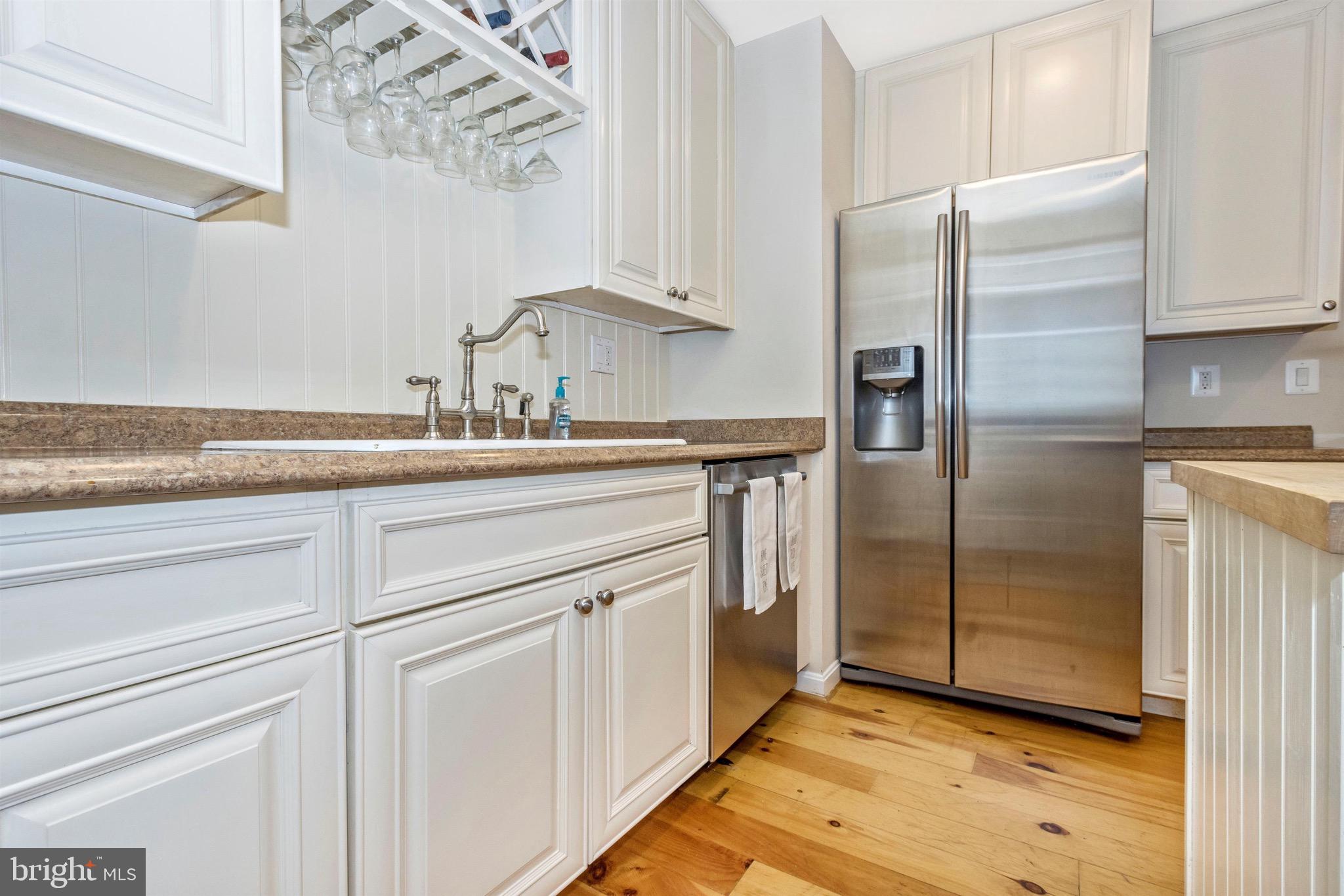 15123 Comus Road Clarksburg, MD 20871 - Photo 9 of 27 Double Sink and Wine Rack