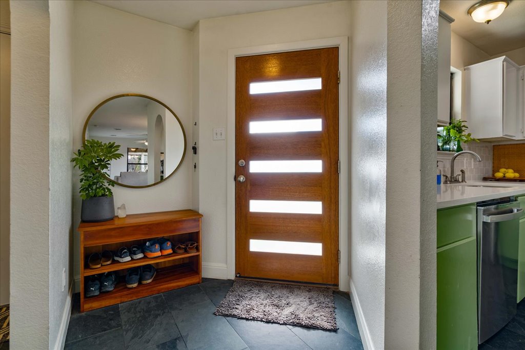 2506 Jenibeth Lane Austin, TX 78744 - Photo 5 of 23 Foyer