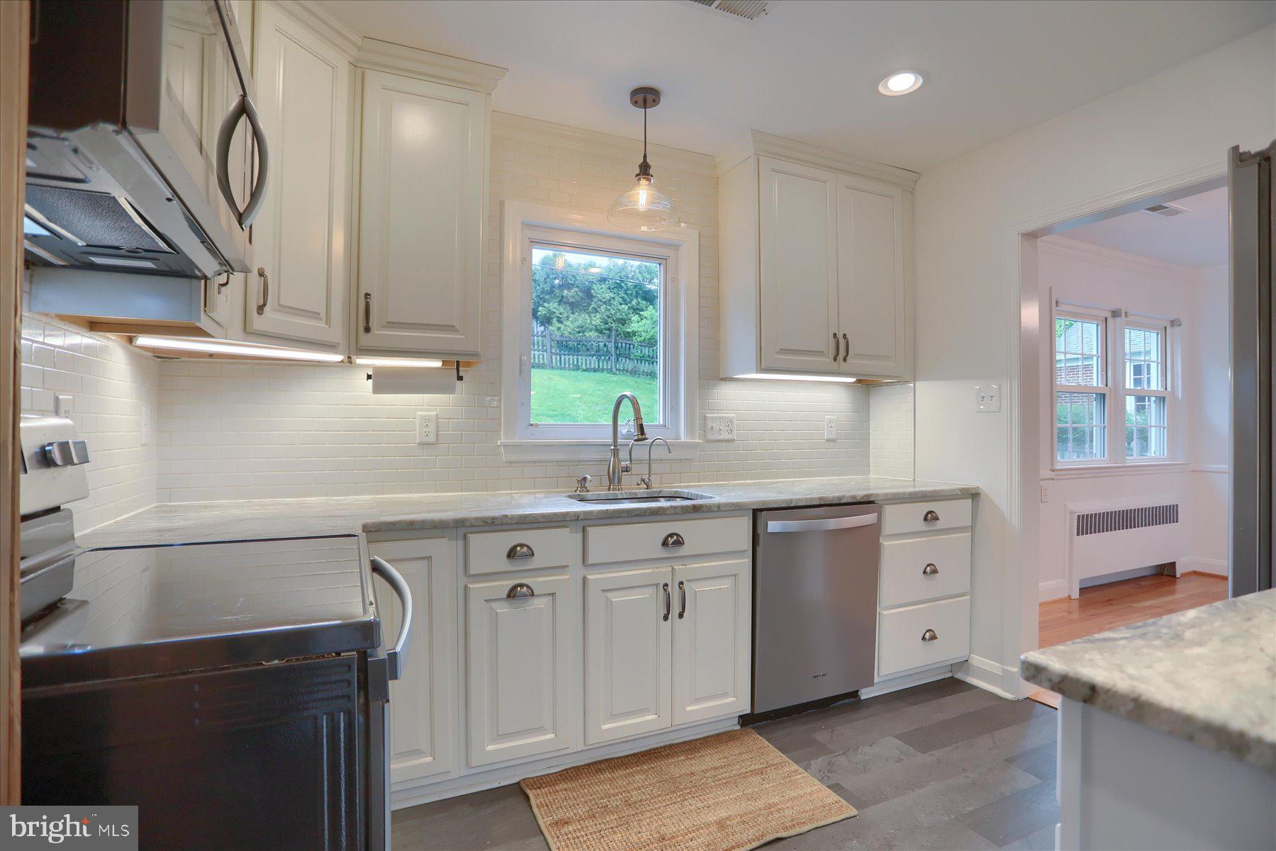 422 Aigburth Road Towson, MD 21286 - Photo 17 of 48 Updated Kitchen