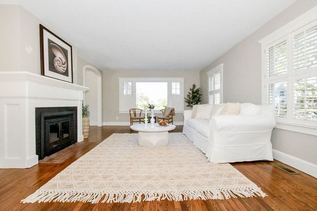 37 Holmes Street Marion, MA 02738 - Photo 14 of 37 a large white bed in a white room