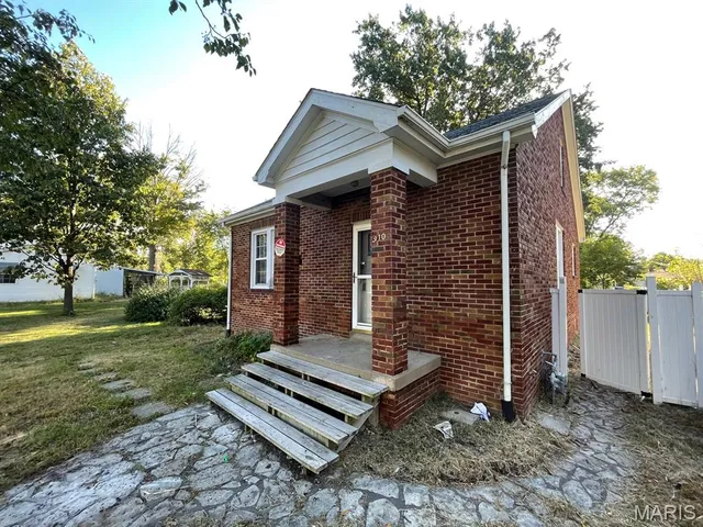 $49,900 | 910 North Church Street, Belleville, IL 62220
