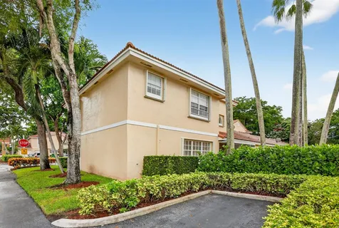 $395,000 | 11461 Lakeview Drive, Unit 8, Coral Springs, FL 33071