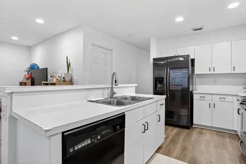 $395,000 | 11461 Lakeview Drive, Unit 8, Coral Springs, FL 33071