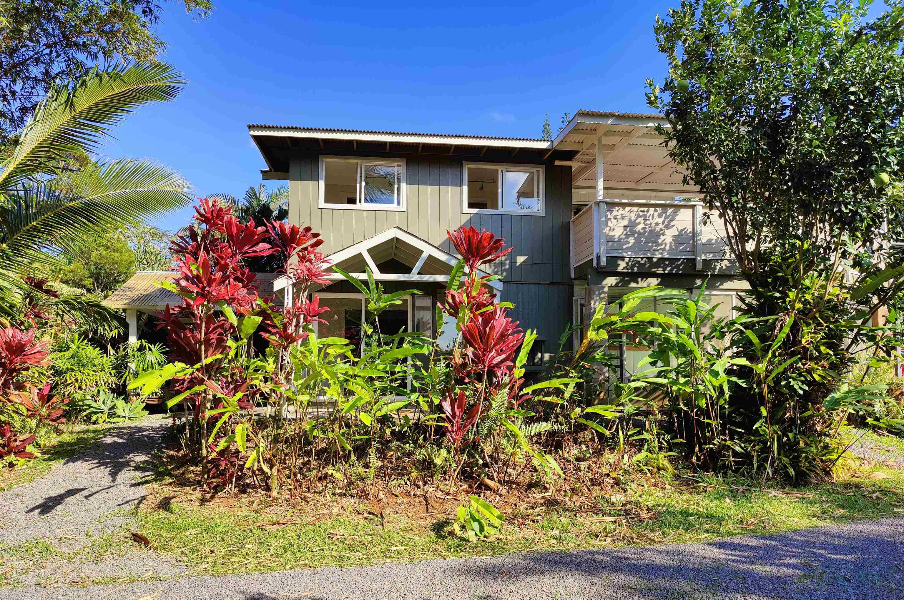 a front view of house with yard
