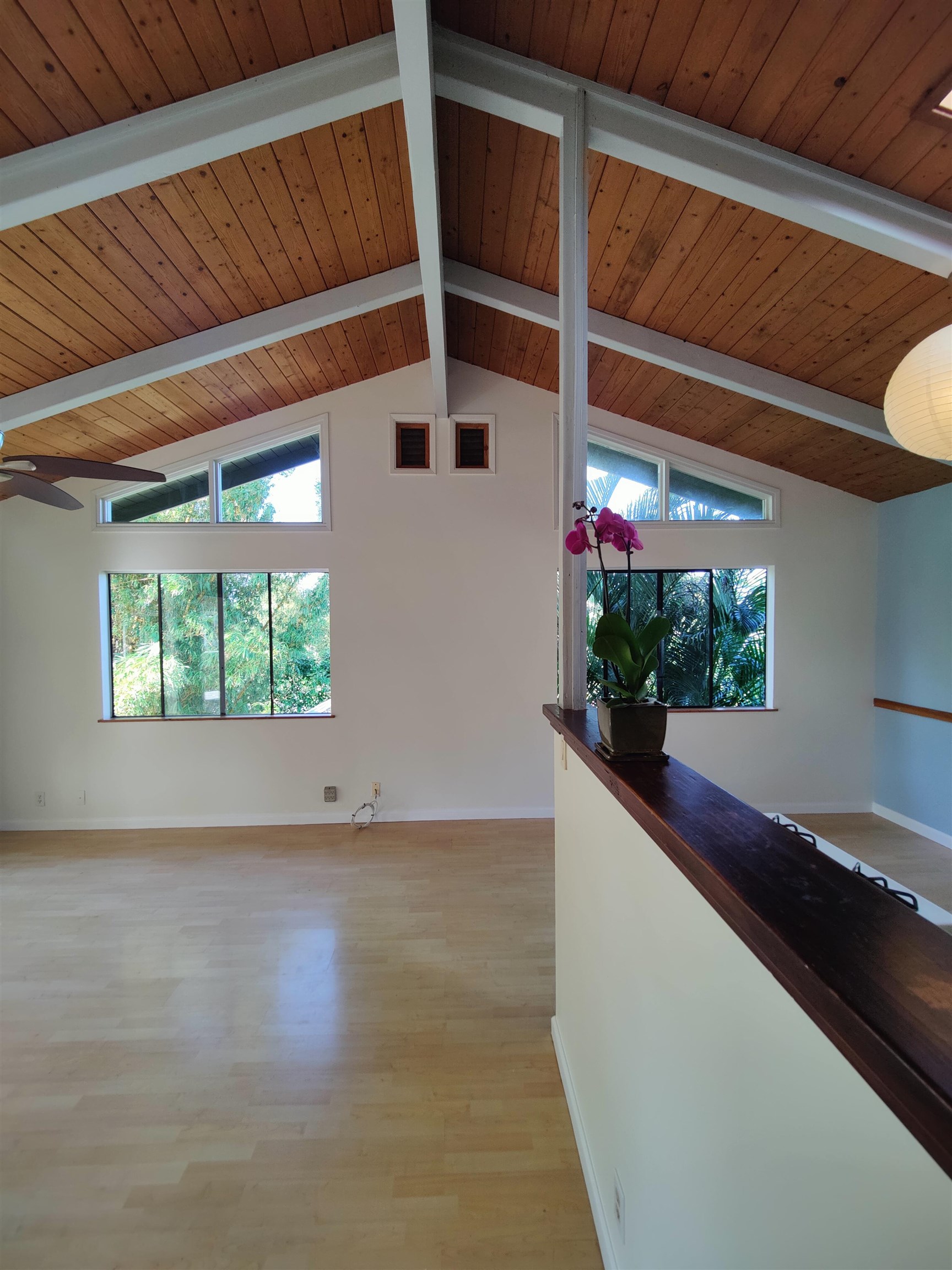 142 Peahi Road Haiku, HI 96708 - Photo 3 of 21 a view of a porch