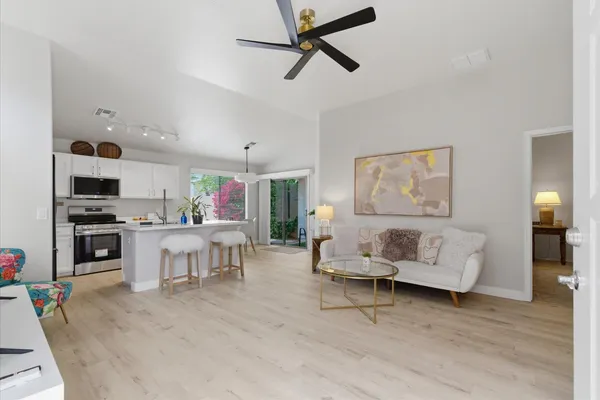 $2,850 | 2250 East Deer Valley Drive, Unit 106, Phoenix, AZ 85024