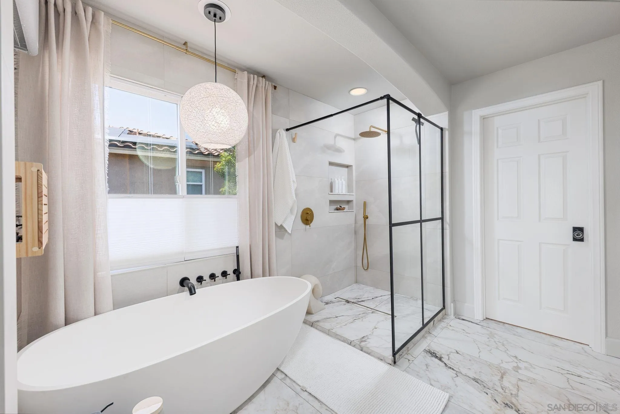 2421 Crooked Trail Road Chula Vista, CA 91914 - Photo 5 of 35 Primary Bath/Spa