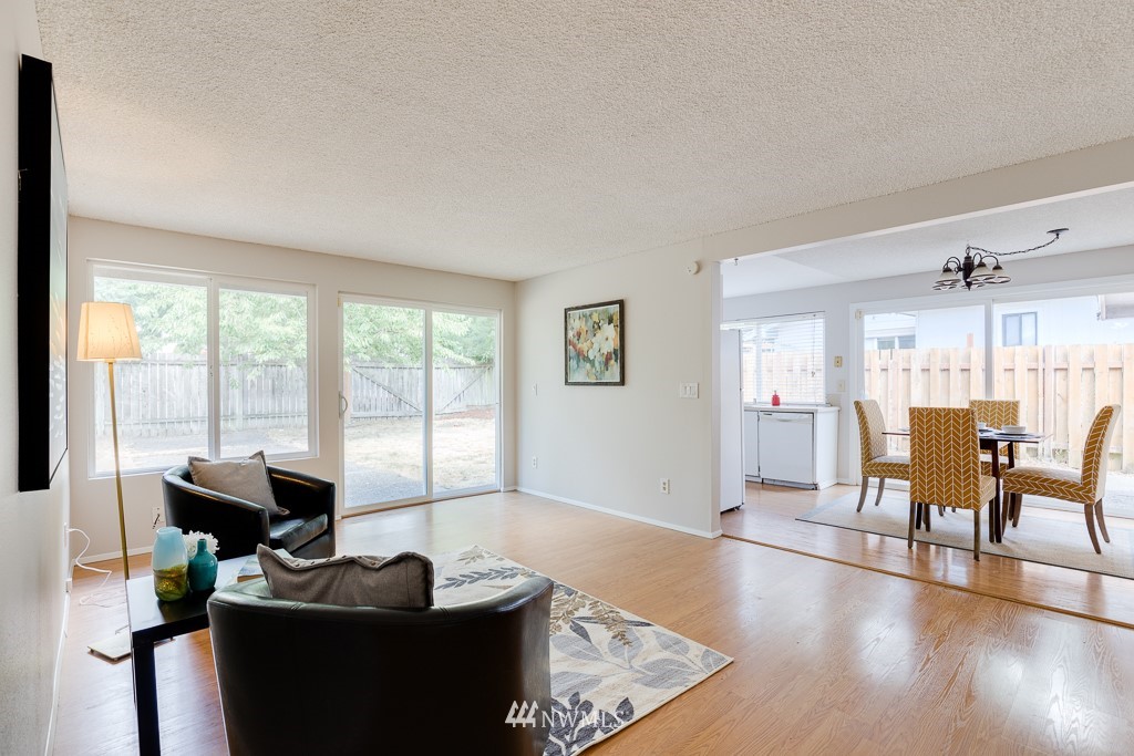 17813 Brook Boulevard Bothell, WA 98012 - Photo 4 of 21