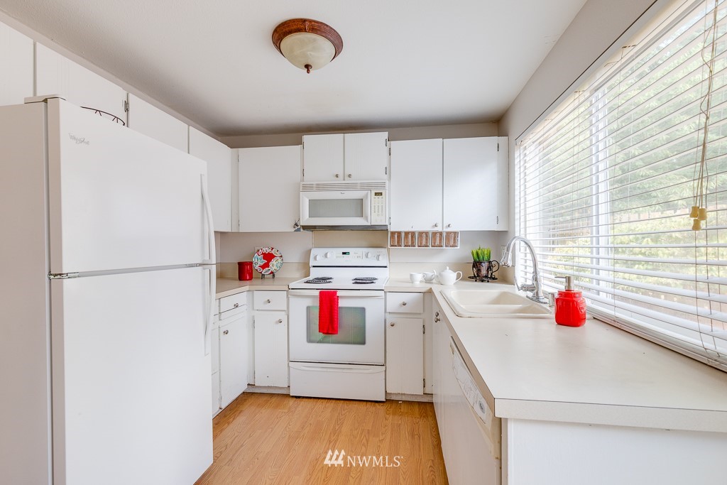 17813 Brook Boulevard Bothell, WA 98012 - Photo 7 of 21