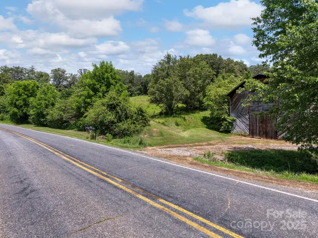 $950,000 | 821 Crooked Creek Road, Mars Hill, NC 28754