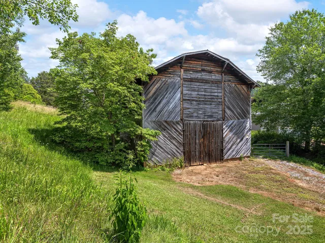 $950,000 | 821 Crooked Creek Road, Mars Hill, NC 28754