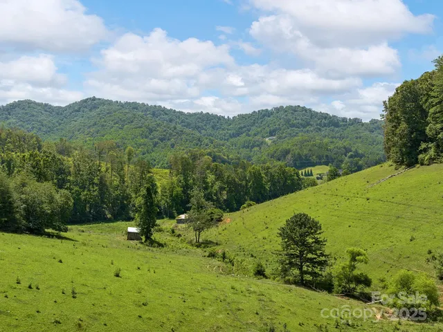 $950,000 | 821 Crooked Creek Road, Mars Hill, NC 28754
