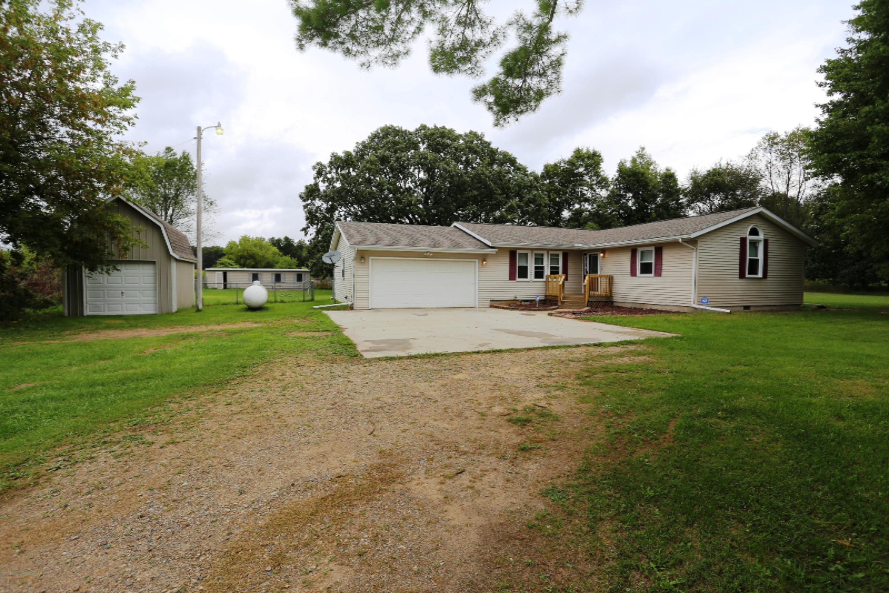 18800 Michigan Three Rivers, MI 49093 - Photo 1 of 51 IMG_2804