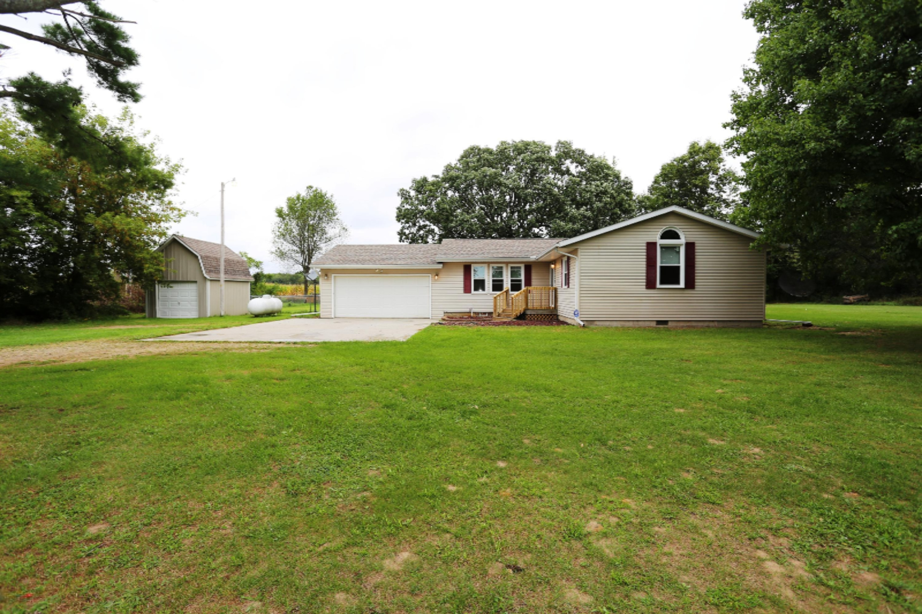 18800 Michigan Three Rivers, MI 49093 - Photo 2 of 51 IMG_2805
