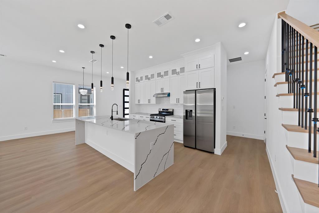 302 East 7th Street Dallas, TX 75203 - Photo 13 of 30 a view of kitchen with stainless steel appliances refrigerator oven and cabinets