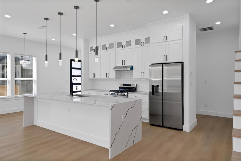 302 East 7th Street Dallas, TX 75203 - Photo 14 of 30 a kitchen with stainless steel appliances granite countertop a refrigerator a sink and a stove
