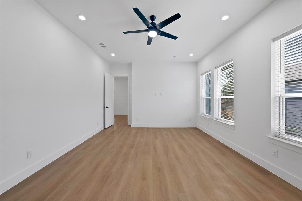 302 East 7th Street Dallas, TX 75203 - Photo 25 of 30 wooden floor in an empty room with a window