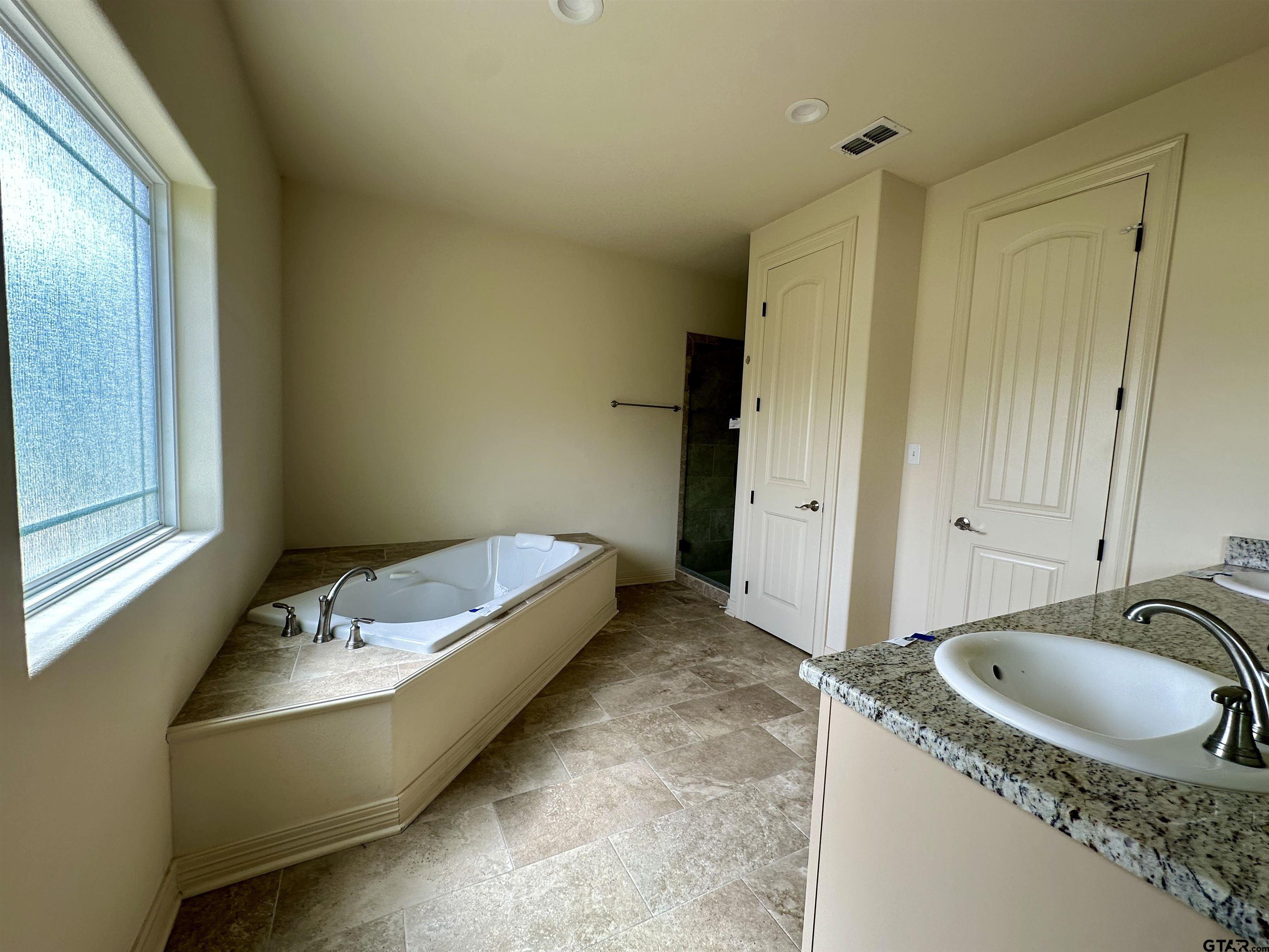 156 Terra Lane Longview, TX 75605 - Photo 9 of 14