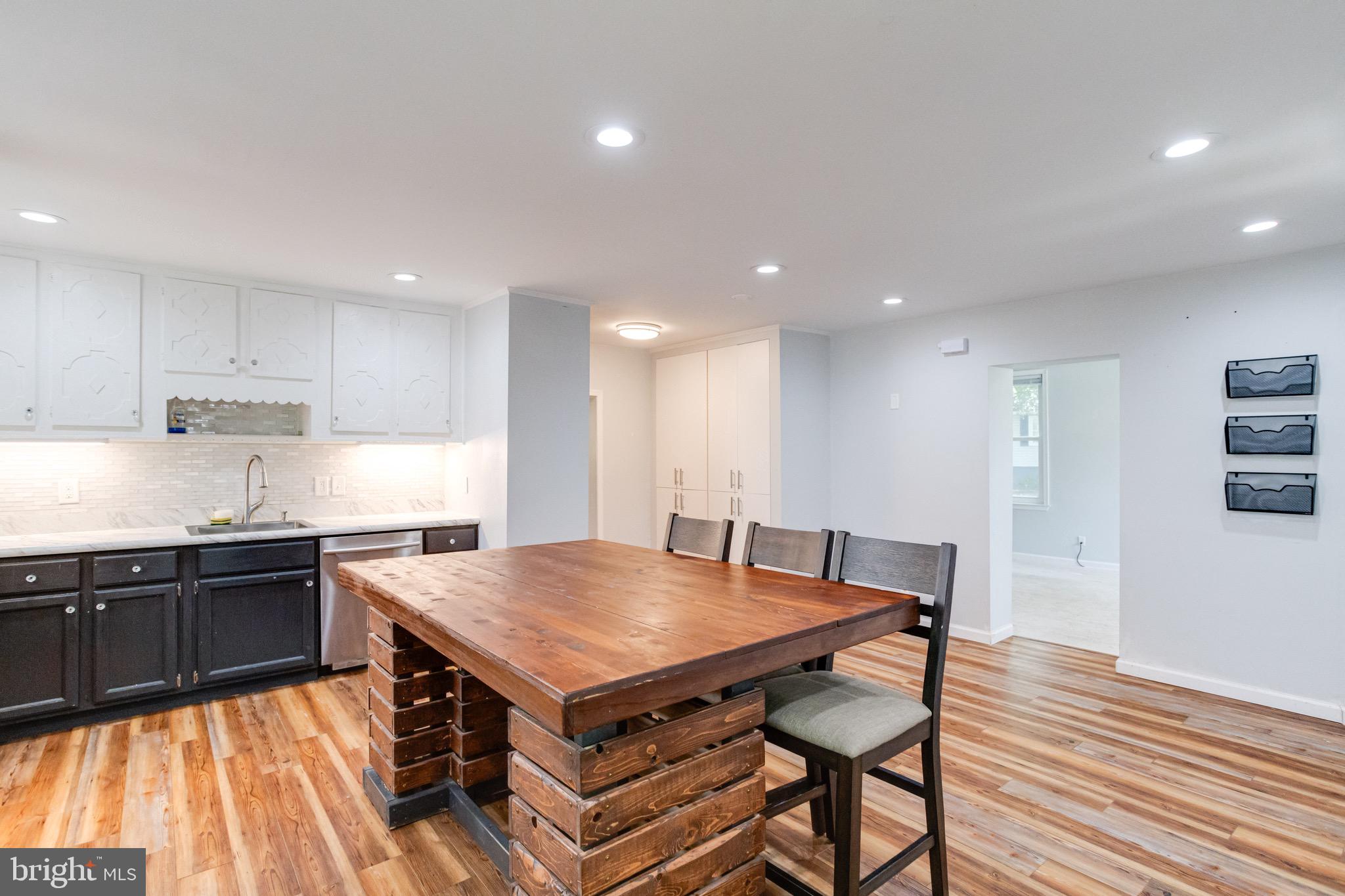 905 Regester Avenue Baltimore, MD 21239 - Photo 8 of 43