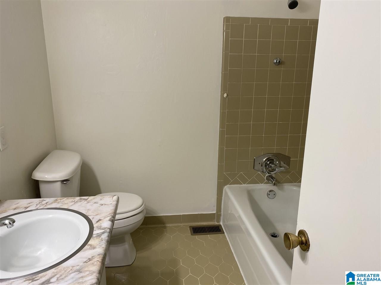 320 Susan Place Bessemer, AL 35023 - Photo 8 of 12