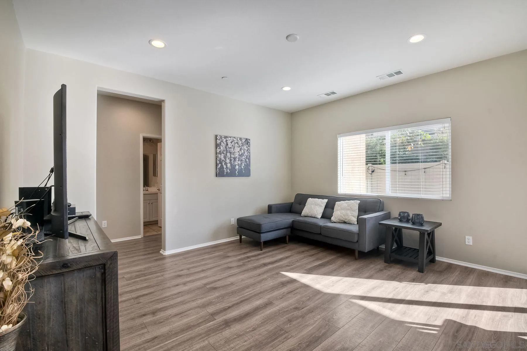 205 Oberlander Way Fallbrook, CA 92028 - Photo 8 of 30 Gallery Image 8