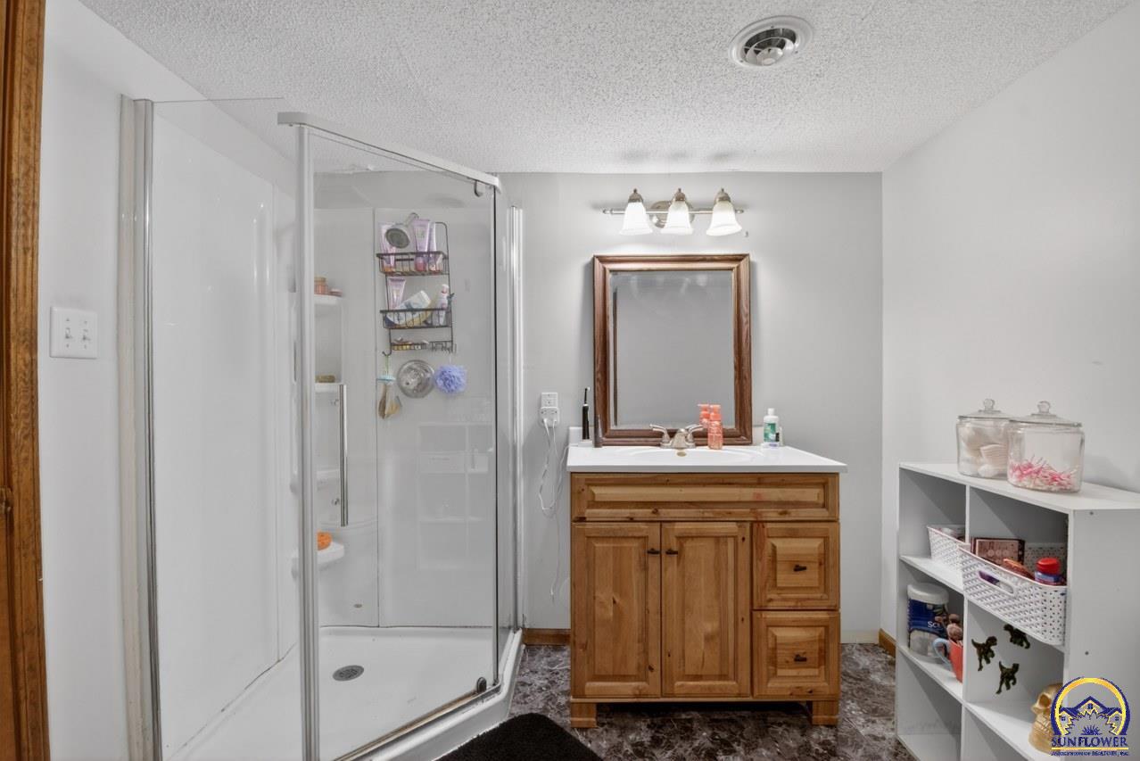 2921 Southwest Lincolnshire Road Topeka, KS 66614 - Photo 29 of 30