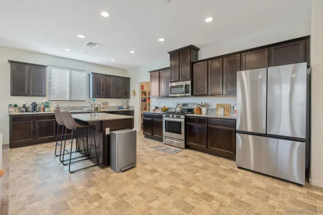 $419,999 | 495 Pearl Drive, Lemoore, CA 93245