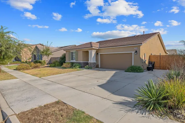 $419,999 | 495 Pearl Drive, Lemoore, CA 93245