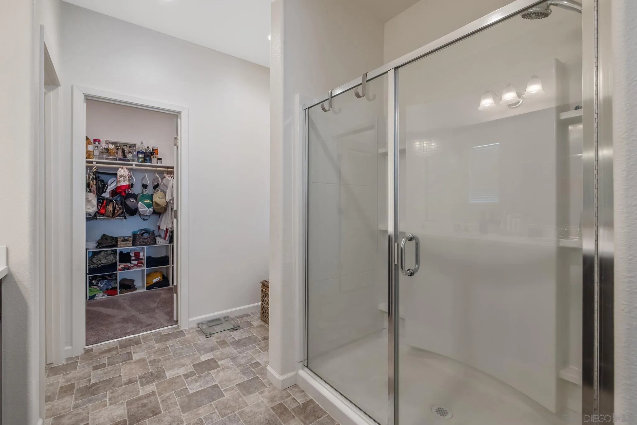 495 Pearl Drive Lemoore, CA 93245 - Photo 35 of 45 a bathroom with a shower