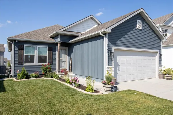 $415,000 | 27310 Cedar Grove Dr Lake, Lee's Summit, MO 64086
