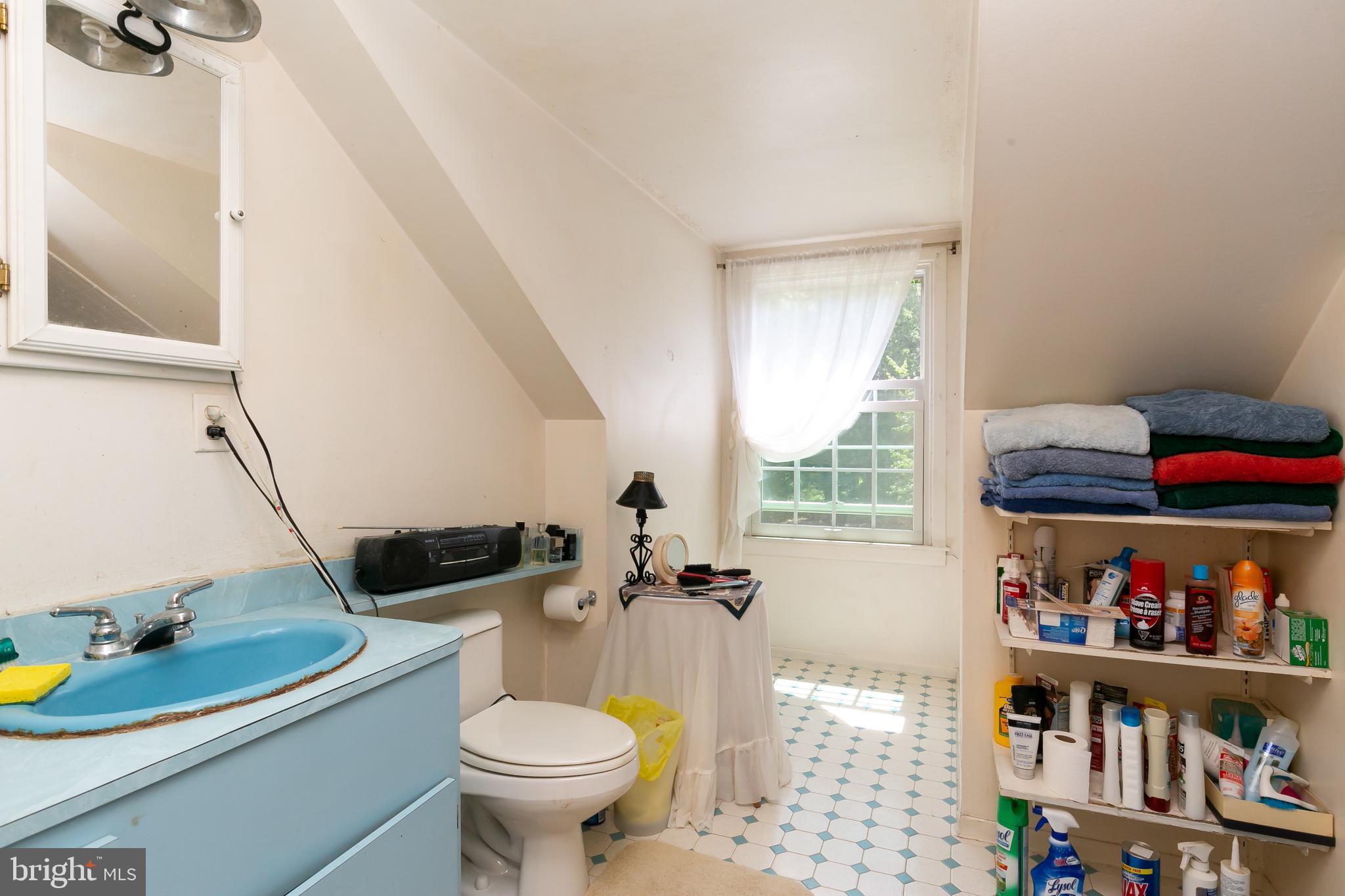 310 Creek Road Delran, NJ 08075 - Photo 22 of 38 Bathroom 2nd Floor