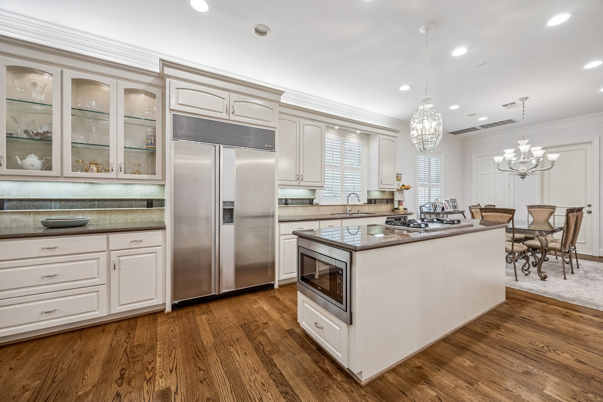 5043 Tangle Lane Houston, TX 77056 - Photo 11 of 50 a kitchen with stainless steel appliances granite countertop a sink stove and refrigerator