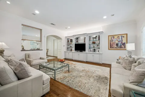 $1,799,000 | 5043 Tangle Lane, Houston, TX 77056