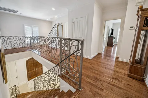 $1,799,000 | 5043 Tangle Lane, Houston, TX 77056